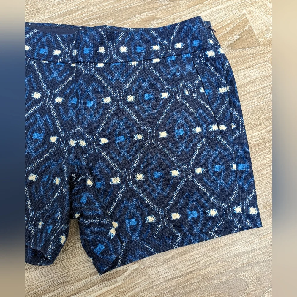 NEW J. Crew Blue Ikat Medallion Gauzey Chino Shorts Size 4